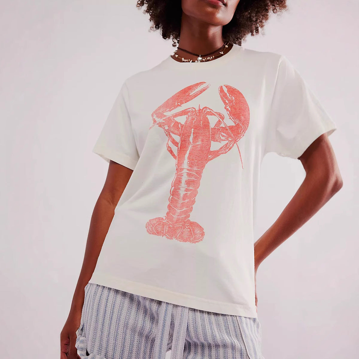 Camiseta Mujer LOBSTER STYLE – Diseño Náutico con Encanto , y RED BOW – Elegancia y Estilo Femenino