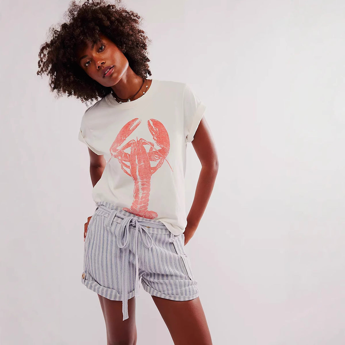 Camiseta Mujer LOBSTER STYLE – Diseño Náutico con Encanto , y RED BOW – Elegancia y Estilo Femenino
